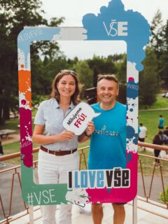 Dnes nás na Seznamovácích navštívilo vedení Fakulty financí a účetnictví VŠE.💜

Studenti prvního ročníku studijních programů @ffu_vse se seznámili s panem proděkanem doc. Ing. Leošem Vítkem, Ph.D. 

Moc děkujeme, že jste dorazili. 💜

📸: @radimjoska7